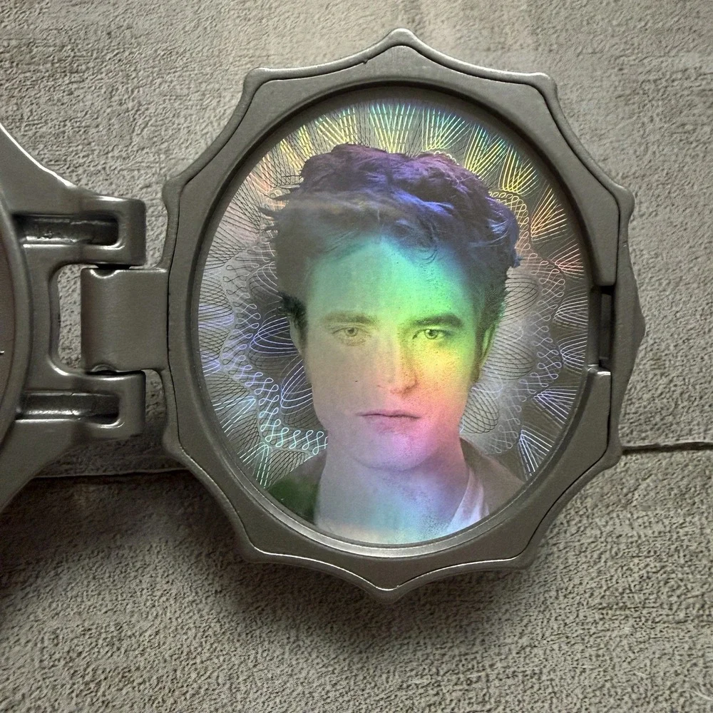 Twilight Eclipse Burger King Toy Promotion Cullen Crest‎ Locket Ring Hologram